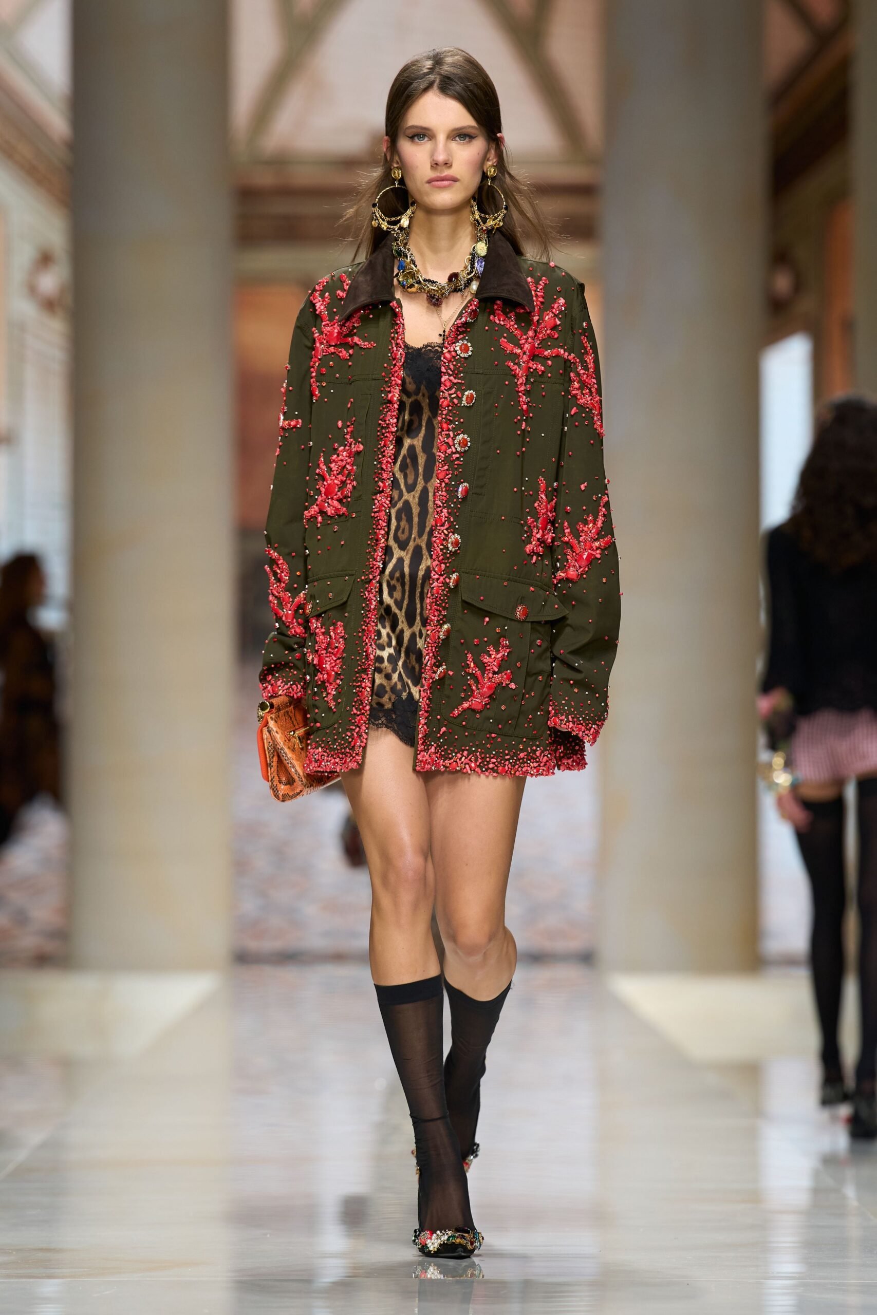 dolce-gabbana-spring-2027-ready-to-wear-look-23-scaled.jpg