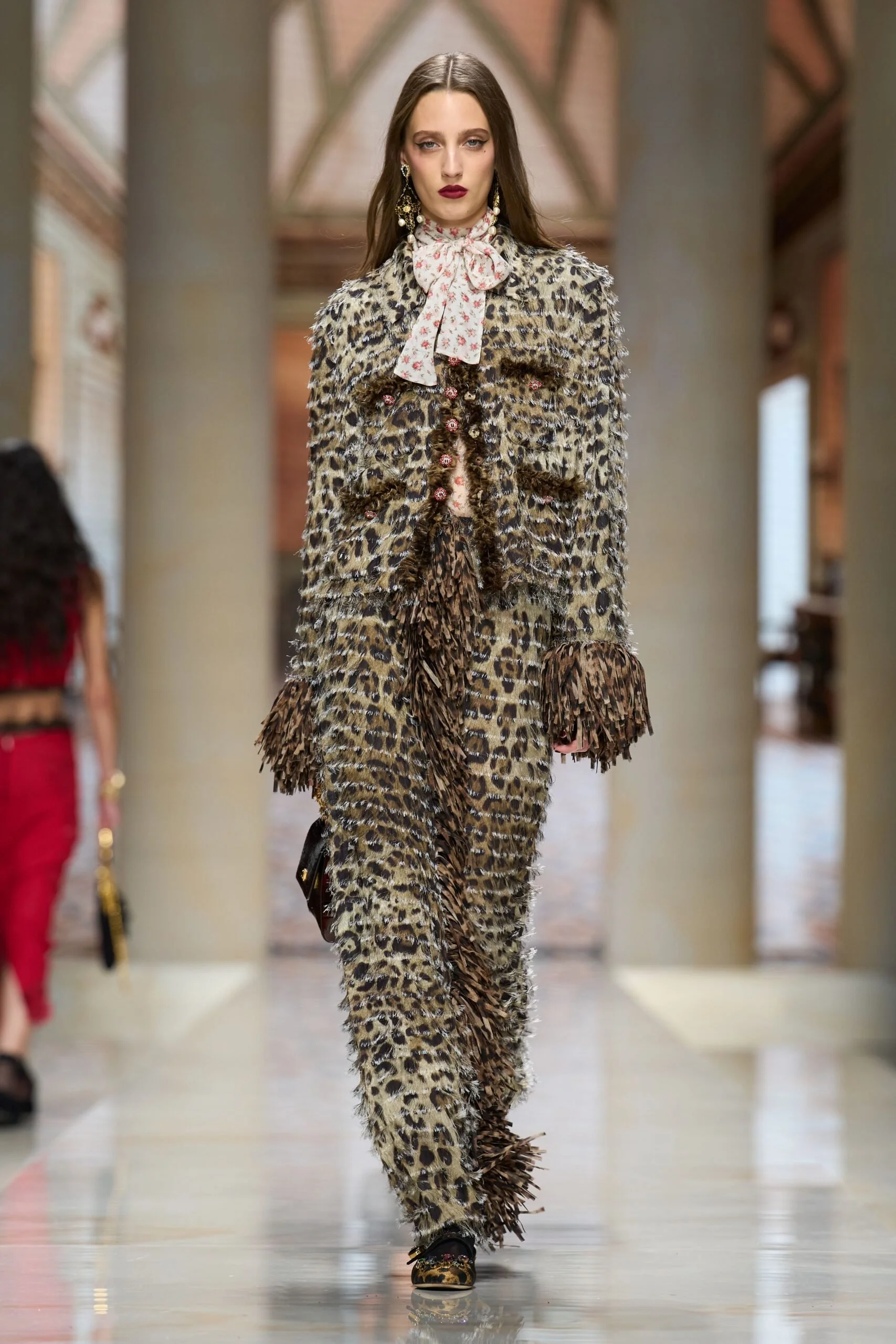 dolce-gabbana-spring-2027-ready-to-wear-look-24-scaled.jpg