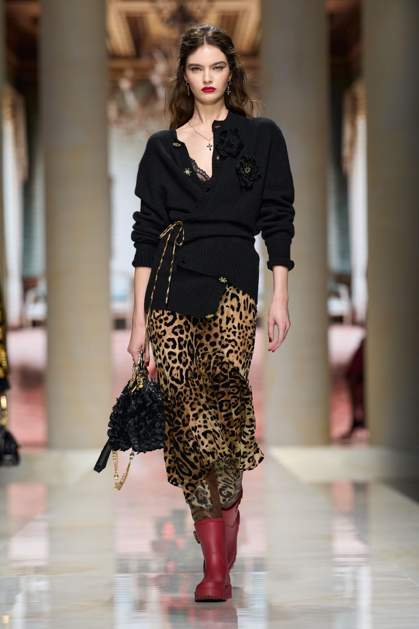 dolce-gabbana-spring-2027-ready-to-wear-look-30-scaled.jpg