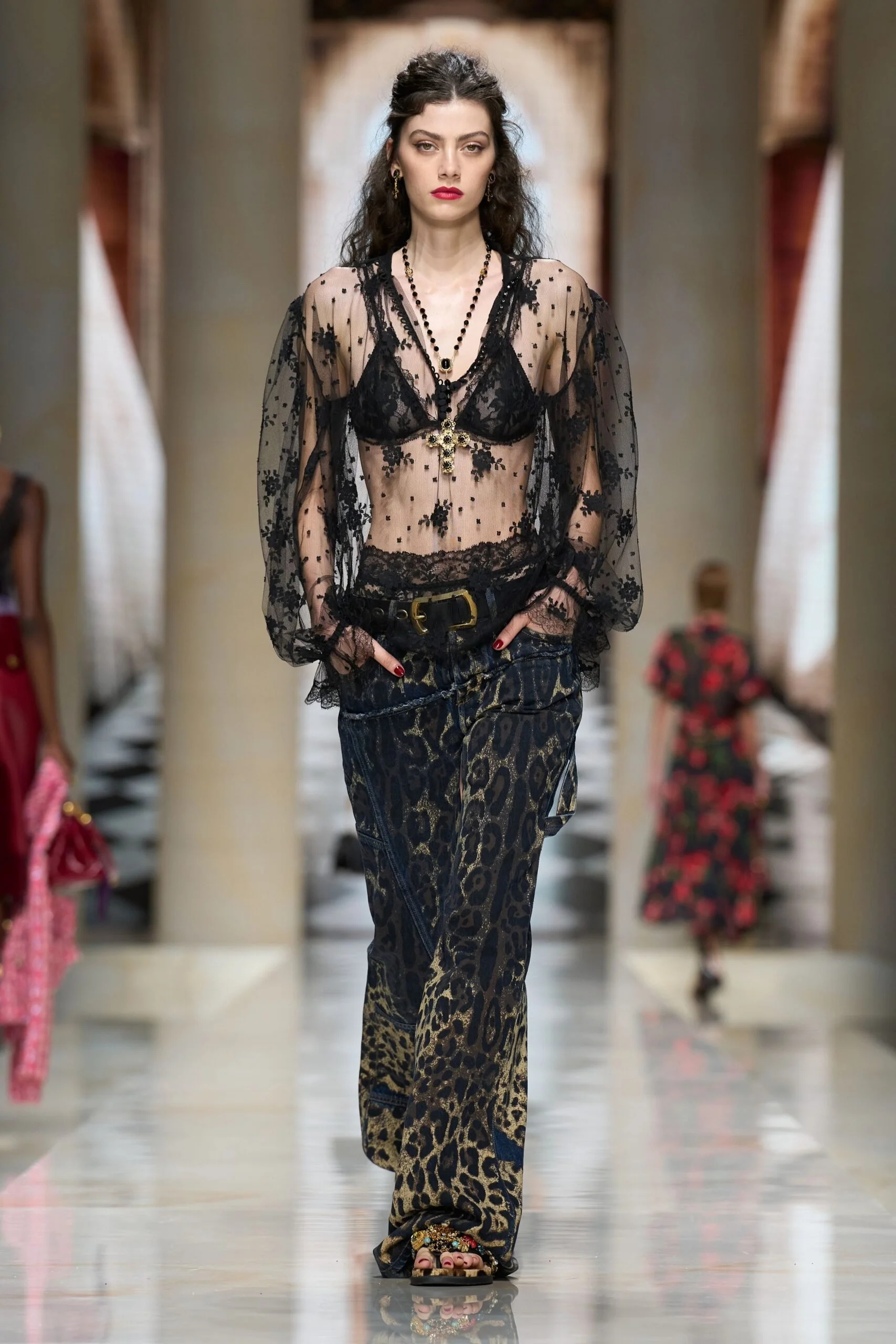 dolce-gabbana-spring-2027-ready-to-wear-look-34-scaled.jpg