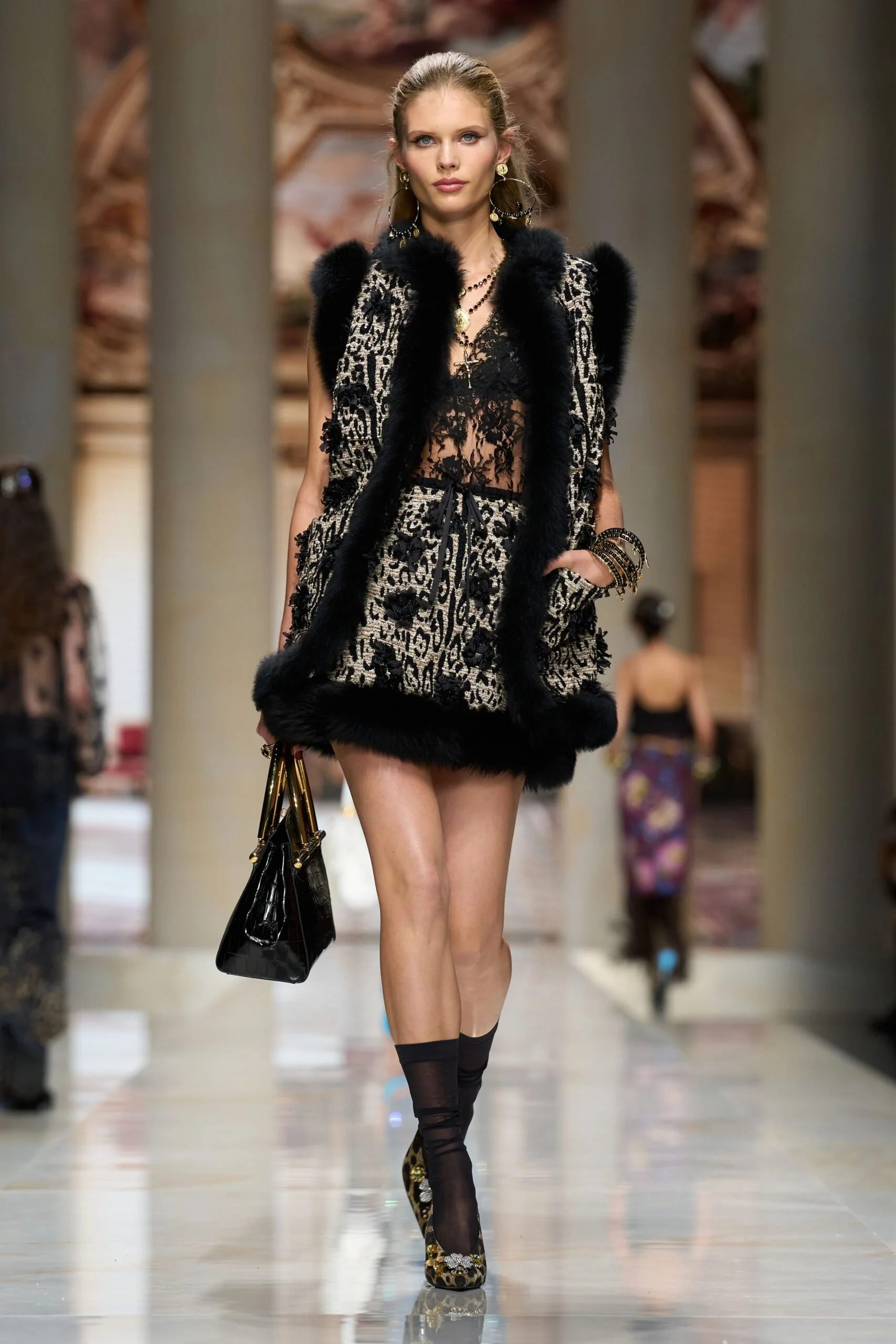 dolce-gabbana-spring-2027-ready-to-wear-look-36-scaled.jpg