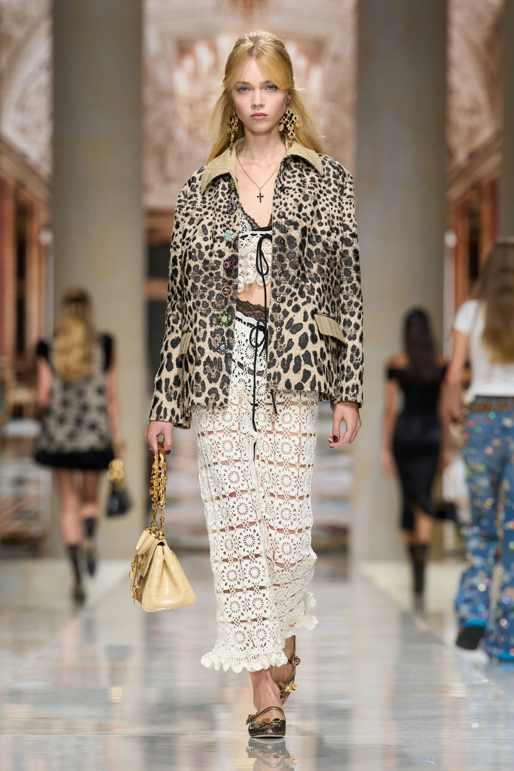 dolce-gabbana-spring-2027-ready-to-wear-look-39-scaled.jpg
