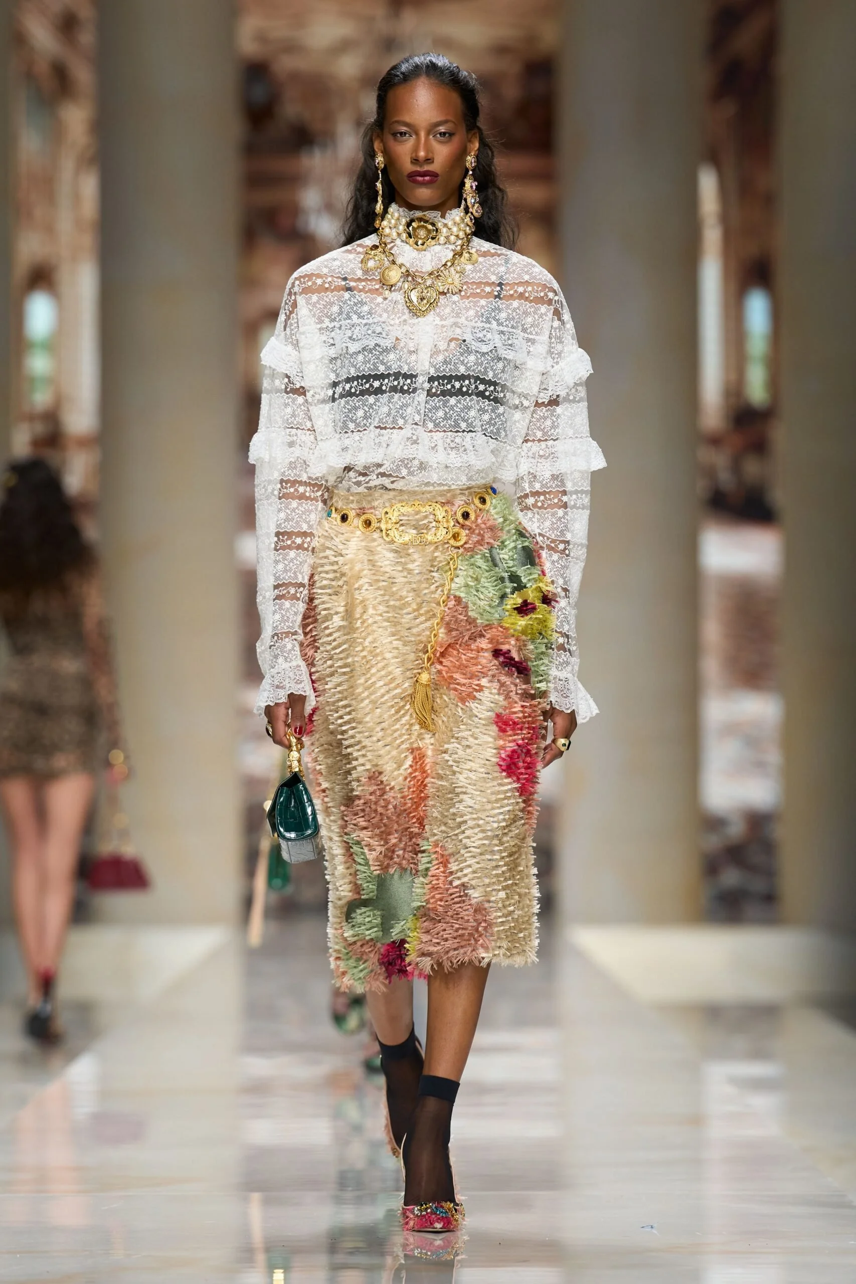 dolce-gabbana-spring-2027-ready-to-wear-look-40-scaled.jpg