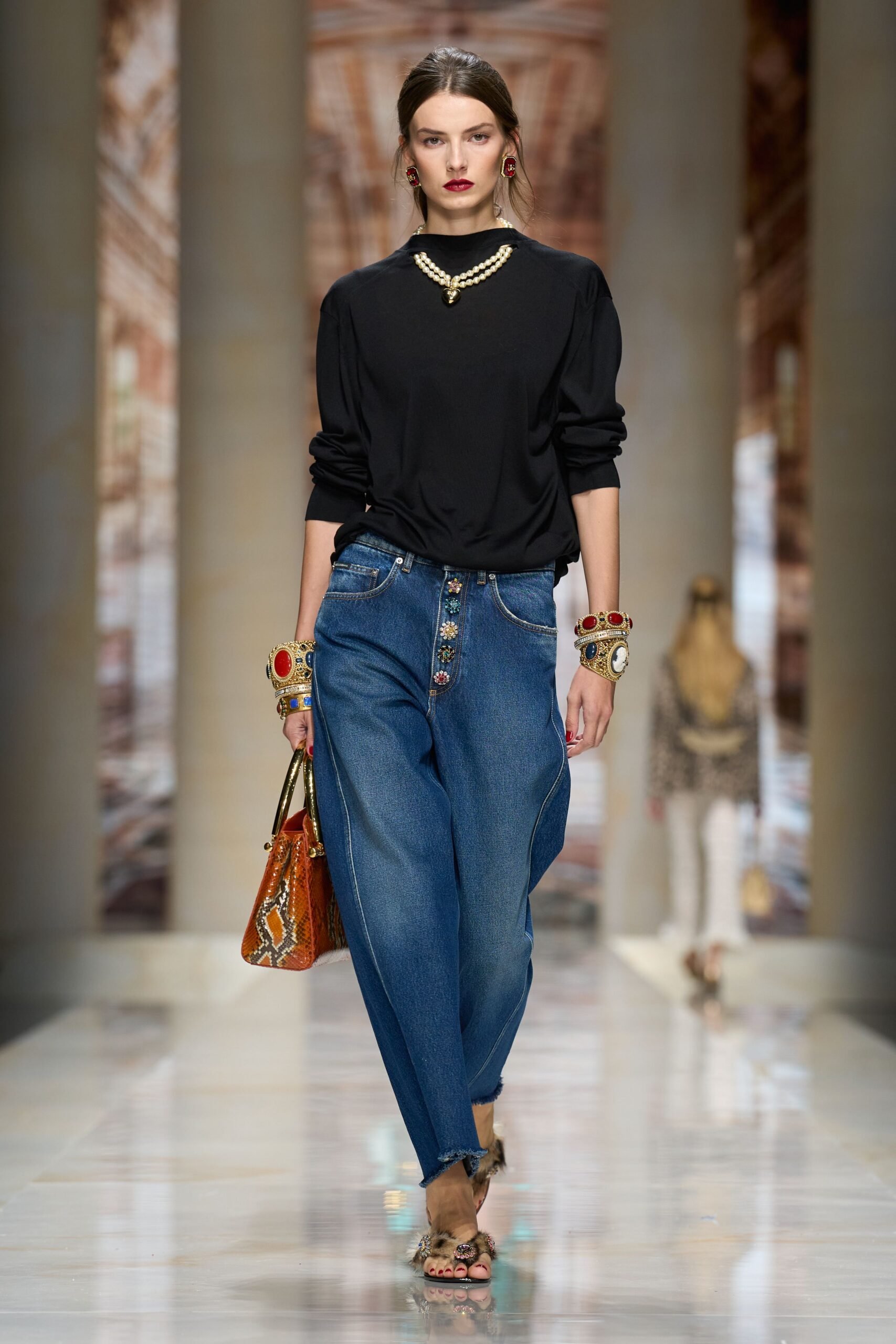 dolce-gabbana-spring-2027-ready-to-wear-look-42-scaled.jpg