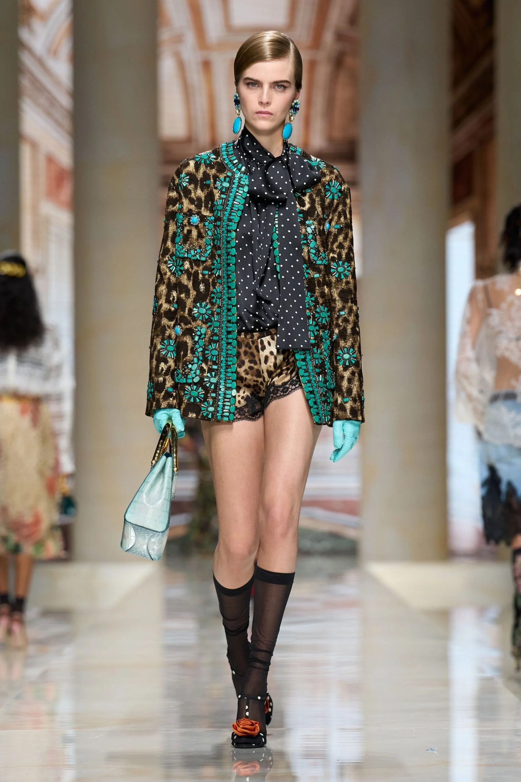 dolce-gabbana-spring-2027-ready-to-wear-look-43-scaled.jpg