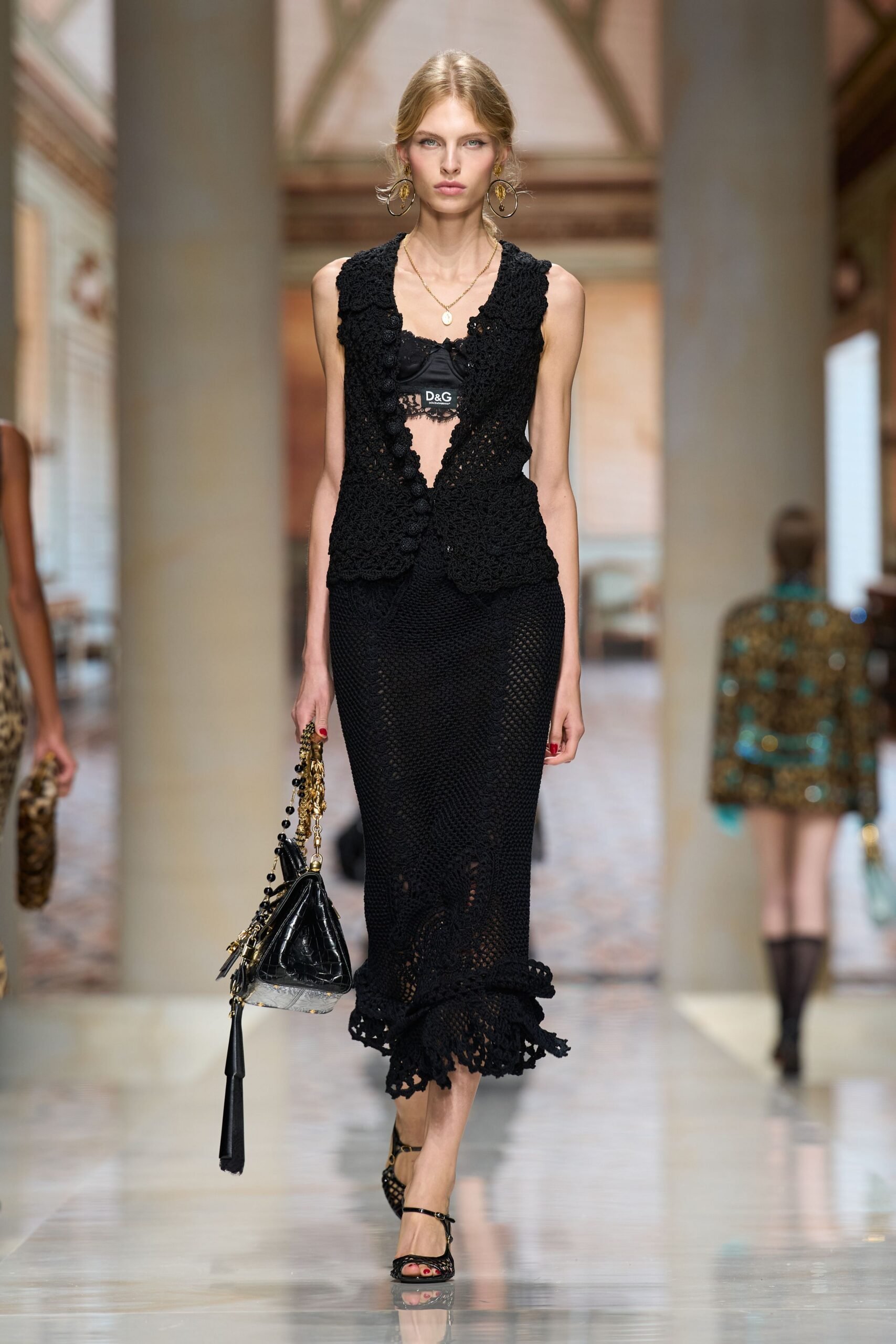 dolce-gabbana-spring-2027-ready-to-wear-look-46-scaled.jpg