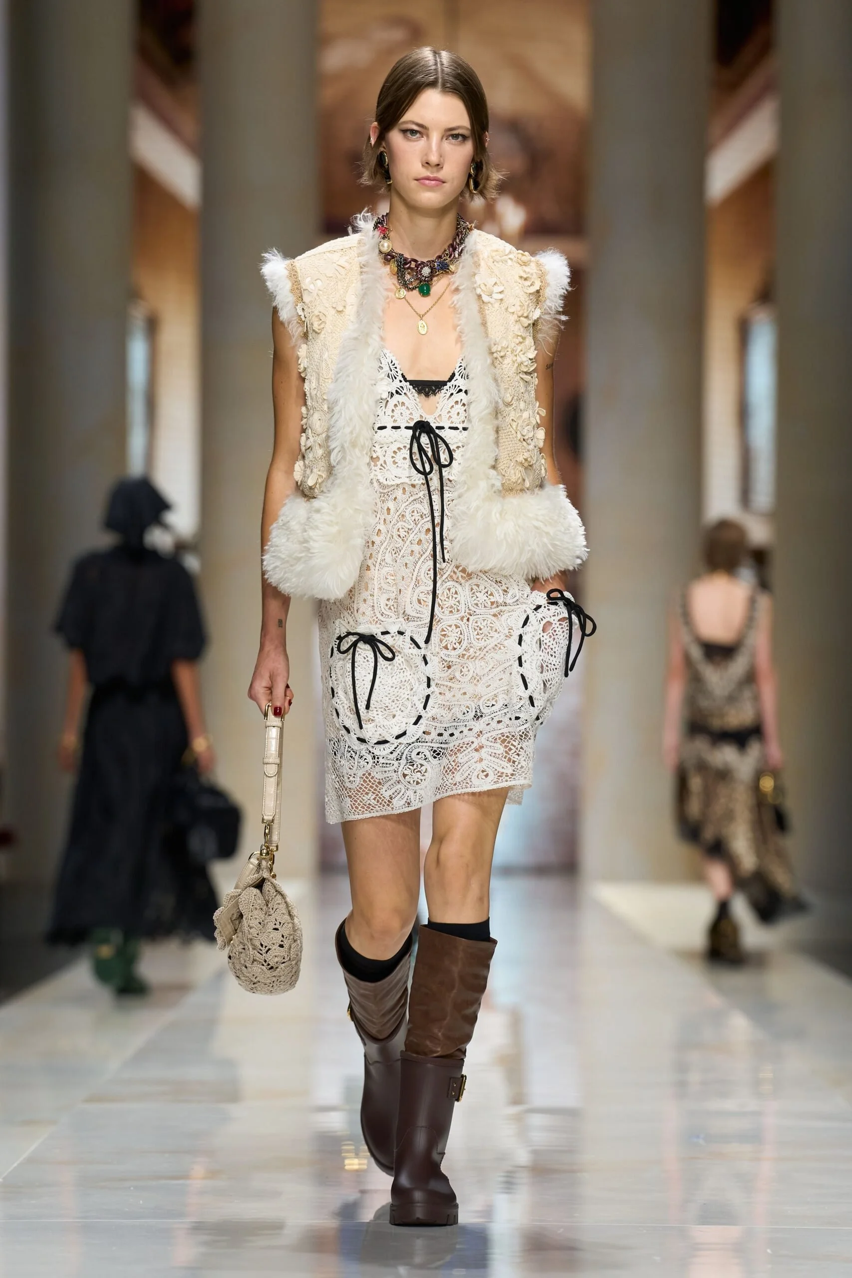 dolce-gabbana-spring-2027-ready-to-wear-look-50-scaled.jpg