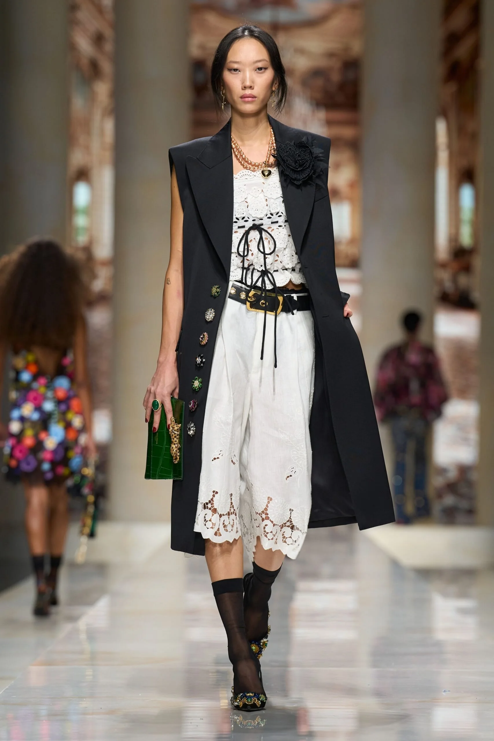 dolce-gabbana-spring-2027-ready-to-wear-look-66-scaled.jpg