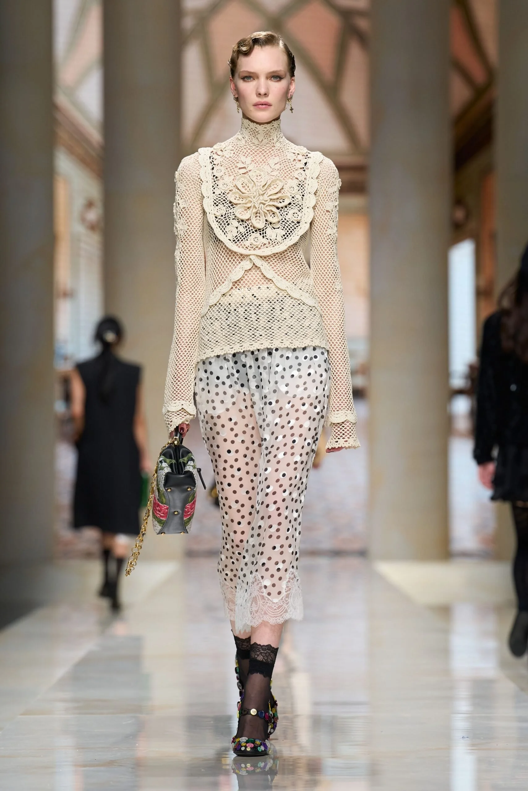 dolce-gabbana-spring-2027-ready-to-wear-look-69-scaled.jpg