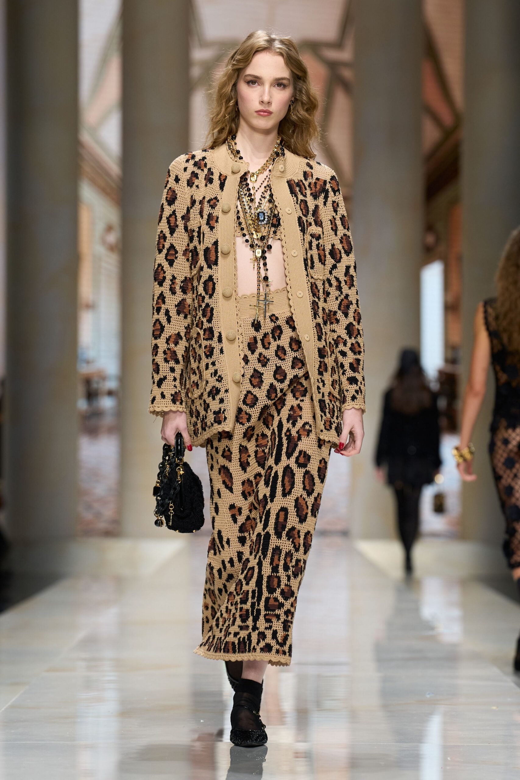 dolce-gabbana-spring-2027-ready-to-wear-look-70-scaled.jpg