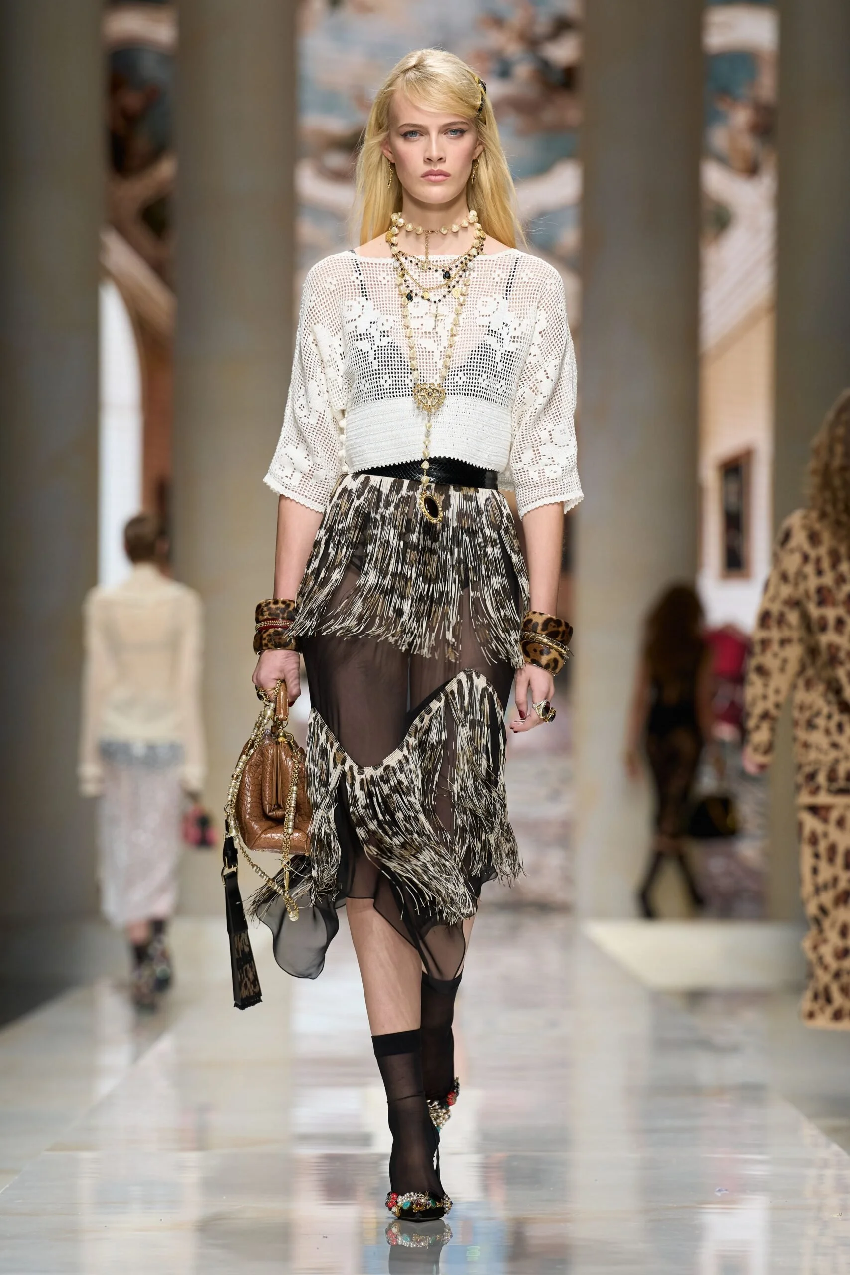 dolce-gabbana-spring-2027-ready-to-wear-look-72-scaled.jpg