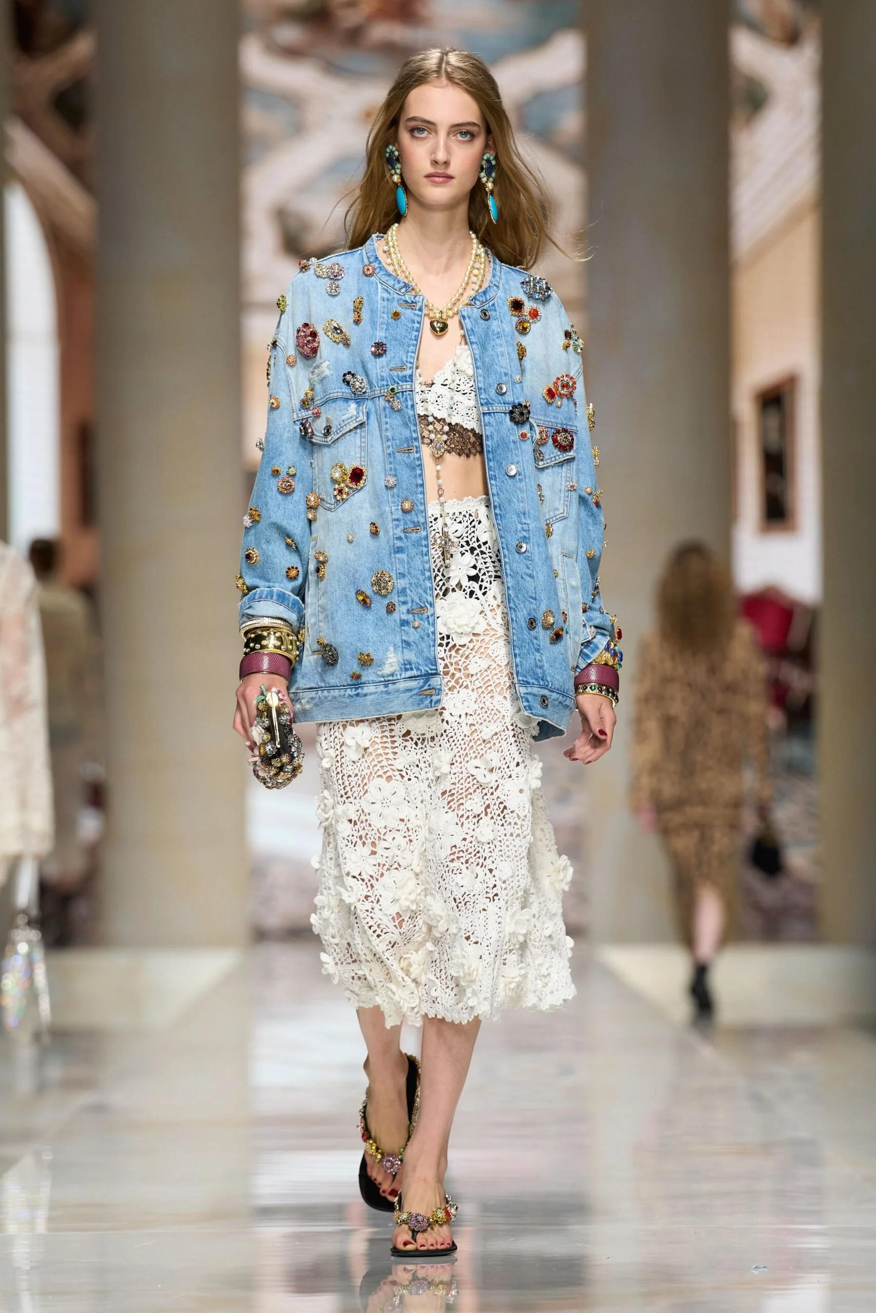 dolce-gabbana-spring-2027-ready-to-wear-look-73-scaled.jpg