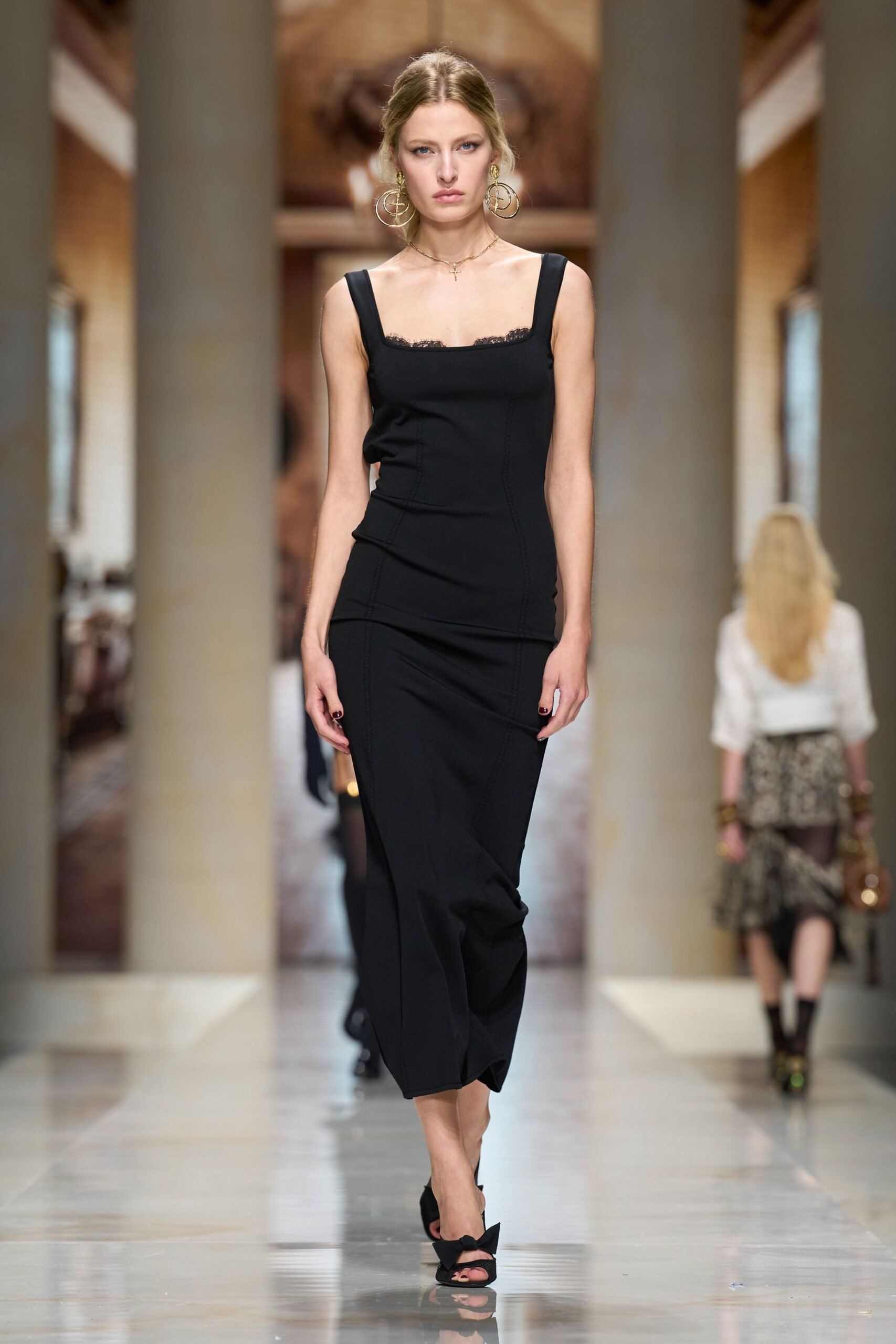 dolce-gabbana-spring-2027-ready-to-wear-look-74-scaled.jpg