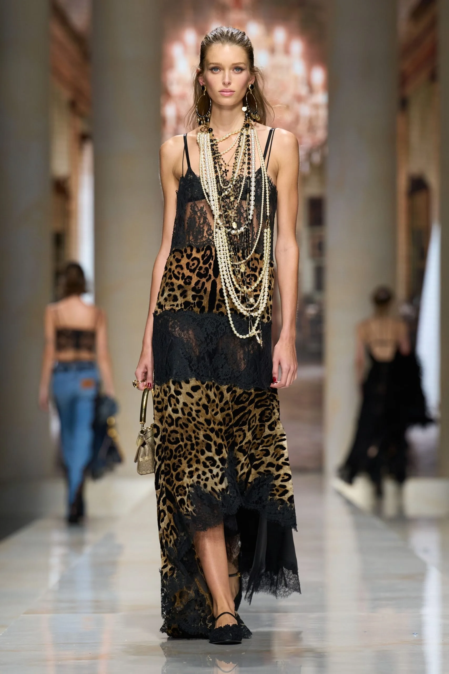 dolce-gabbana-spring-2027-ready-to-wear-look-79-scaled.jpg