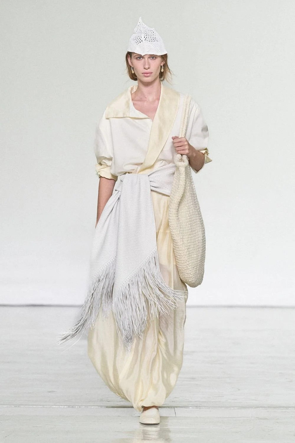 bottega-veneta-spring-2027-ready-to-wear-look-02.jpg