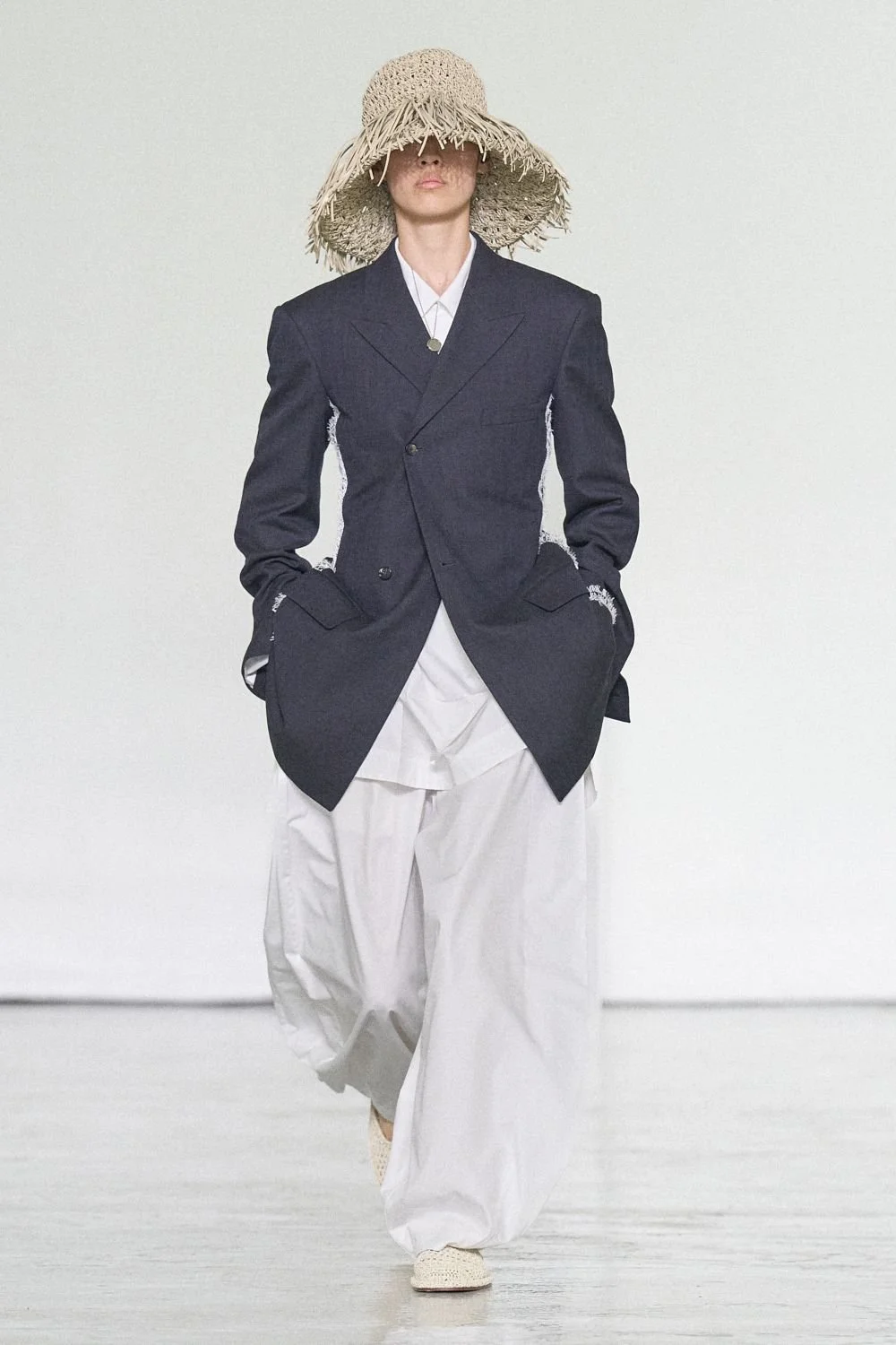 bottega-veneta-spring-2027-ready-to-wear-look-03.jpg