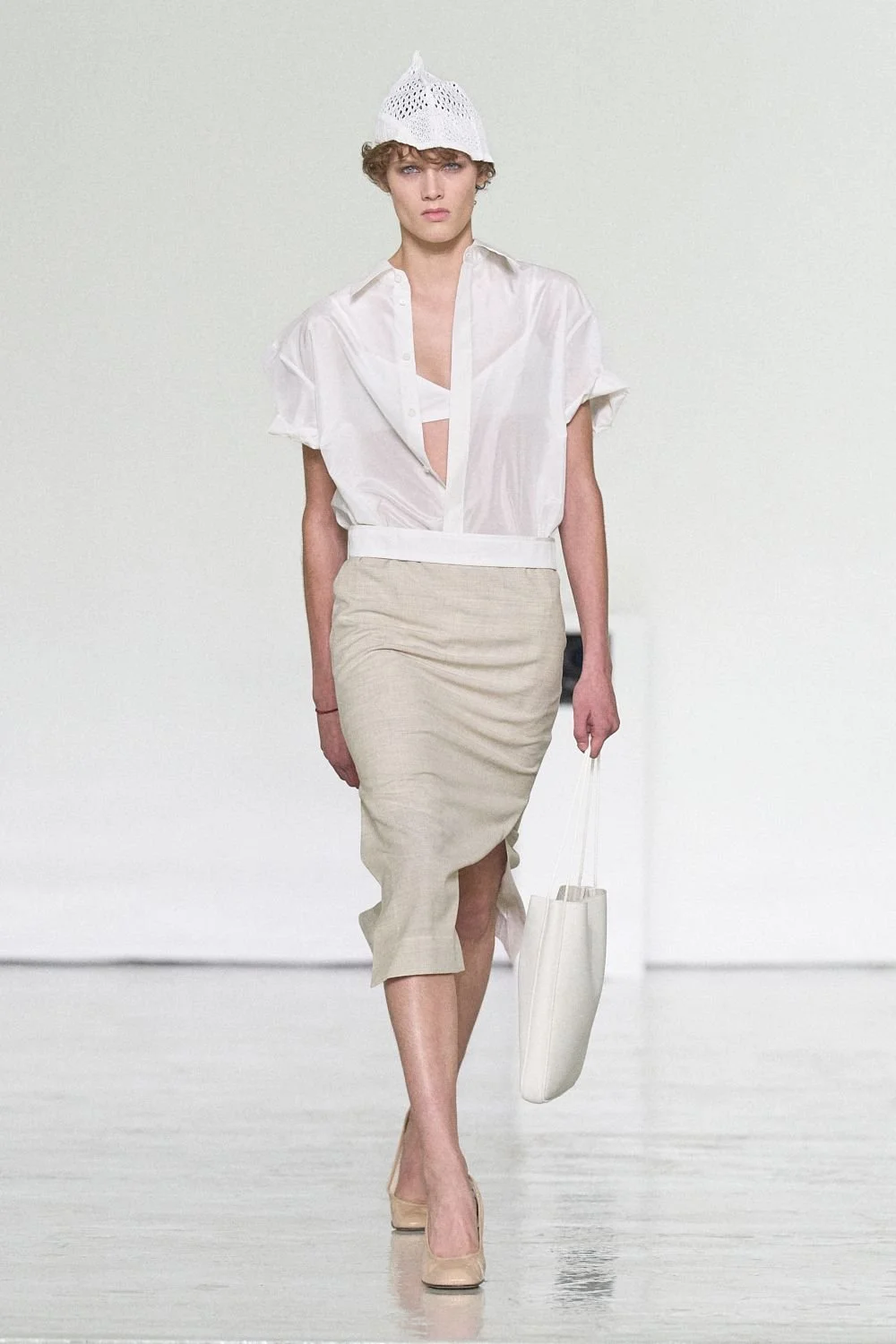 bottega-veneta-spring-2027-ready-to-wear-look-06.jpg