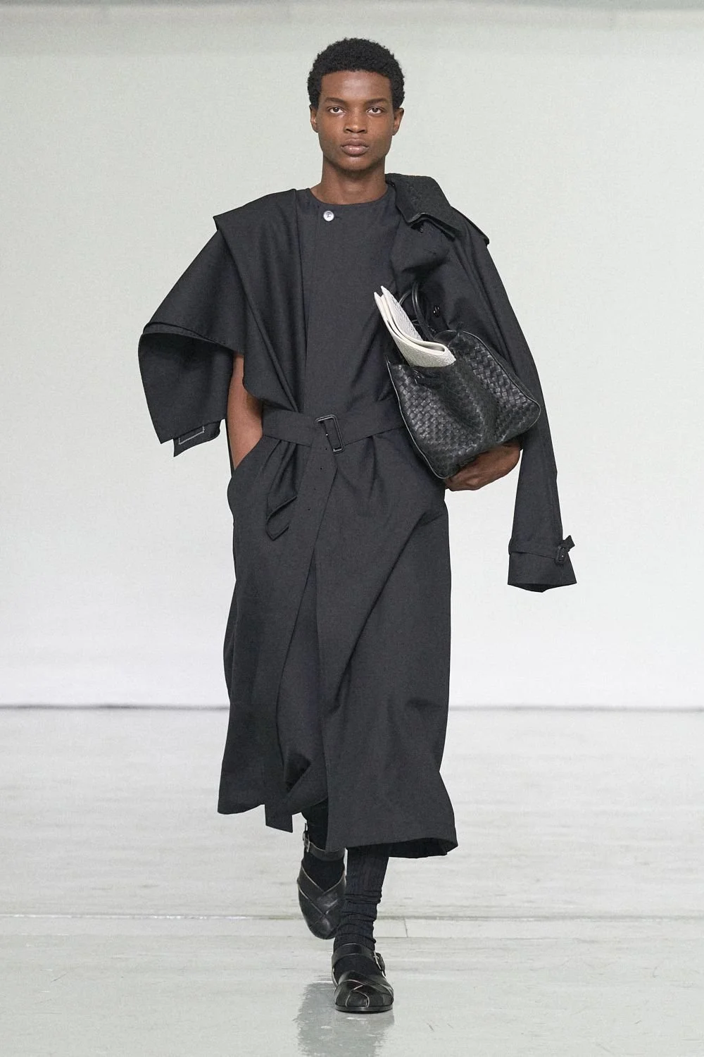 bottega-veneta-spring-2027-ready-to-wear-look-08.jpg