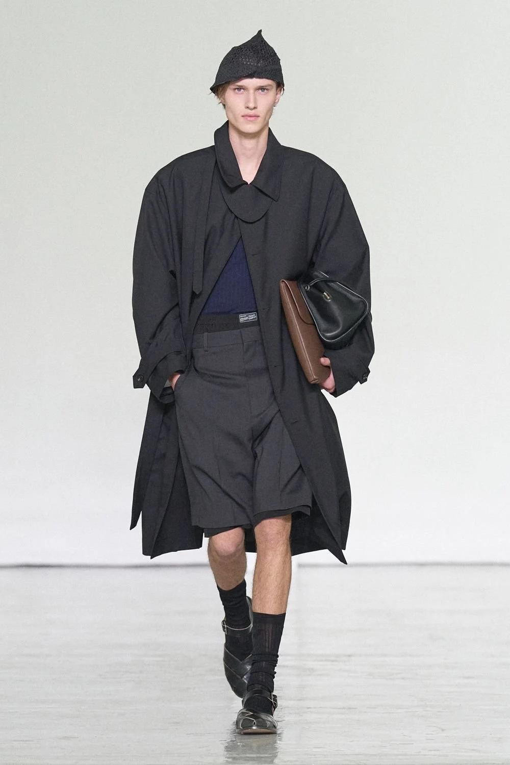 bottega-veneta-spring-2027-ready-to-wear-look-09.jpg