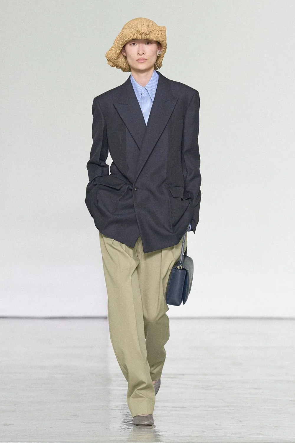 bottega-veneta-spring-2027-ready-to-wear-look-10.jpg