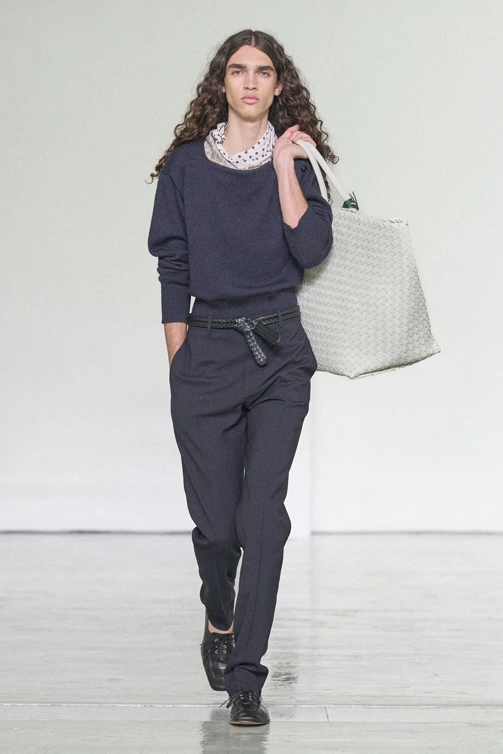 bottega-veneta-spring-2027-ready-to-wear-look-13.jpg