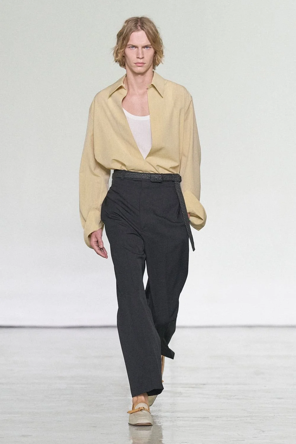 bottega-veneta-spring-2027-ready-to-wear-look-14.jpg