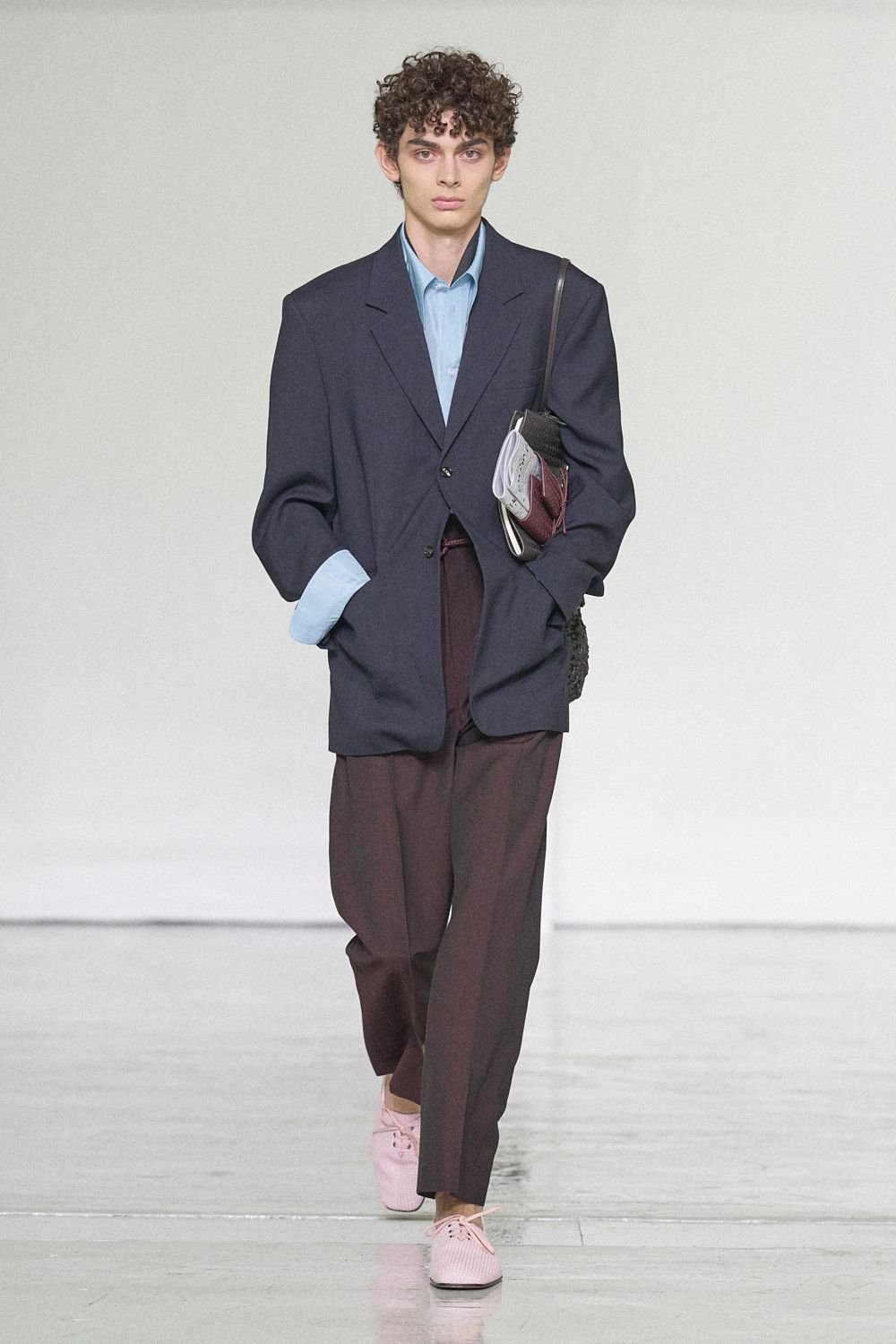 bottega-veneta-spring-2027-ready-to-wear-look-15.jpg