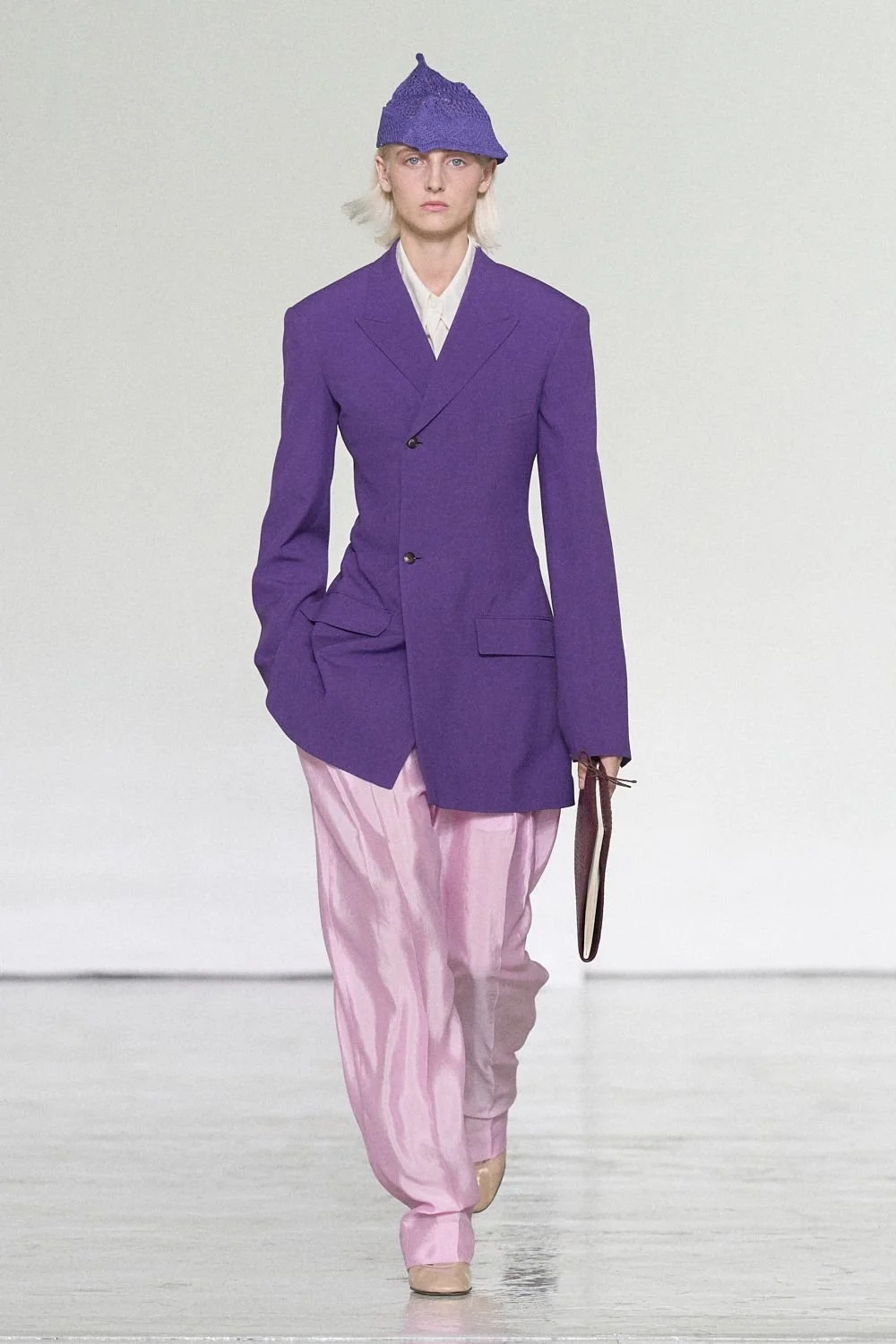 bottega-veneta-spring-2027-ready-to-wear-look-16.jpg