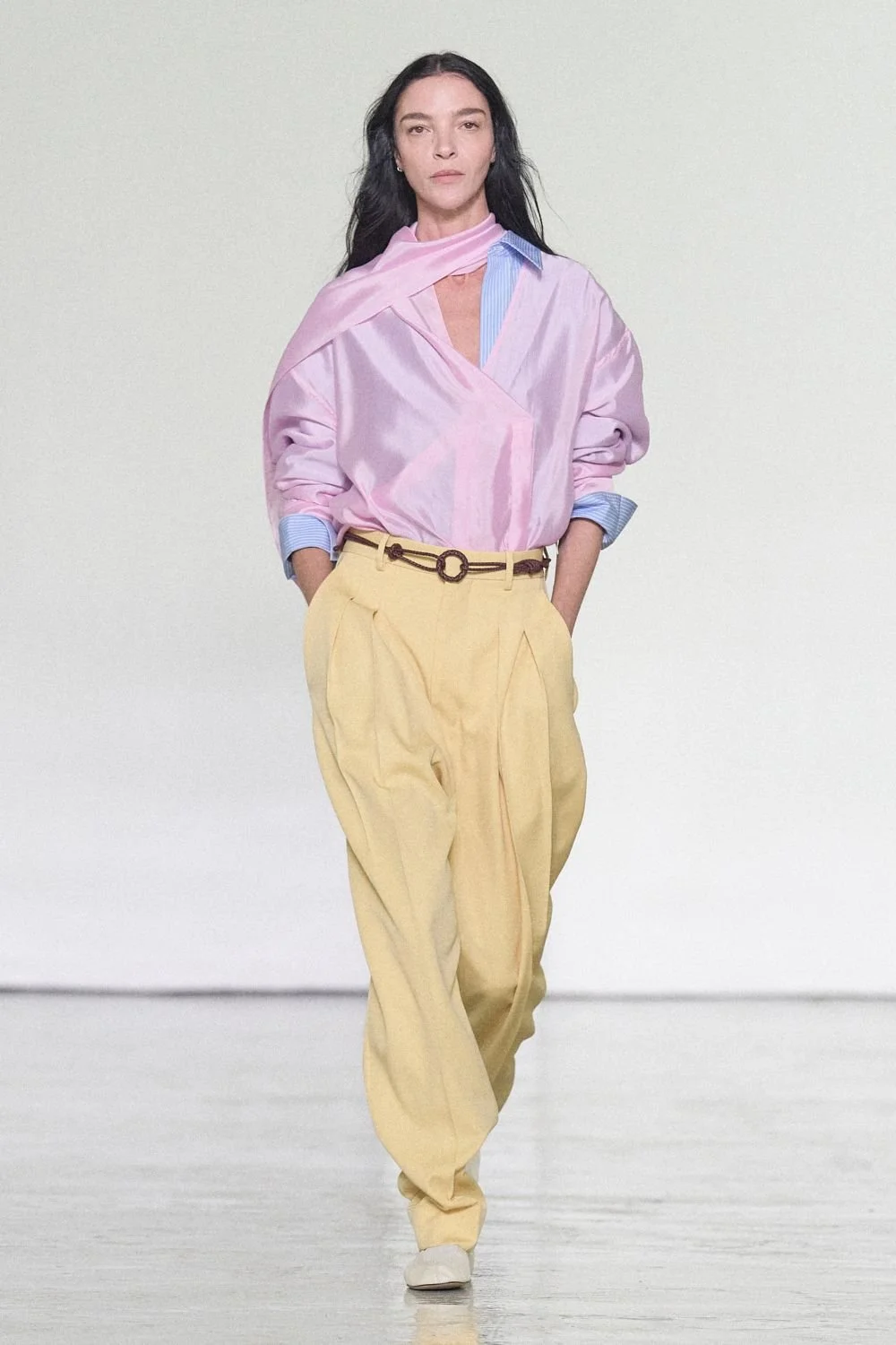 bottega-veneta-spring-2027-ready-to-wear-look-17.jpg