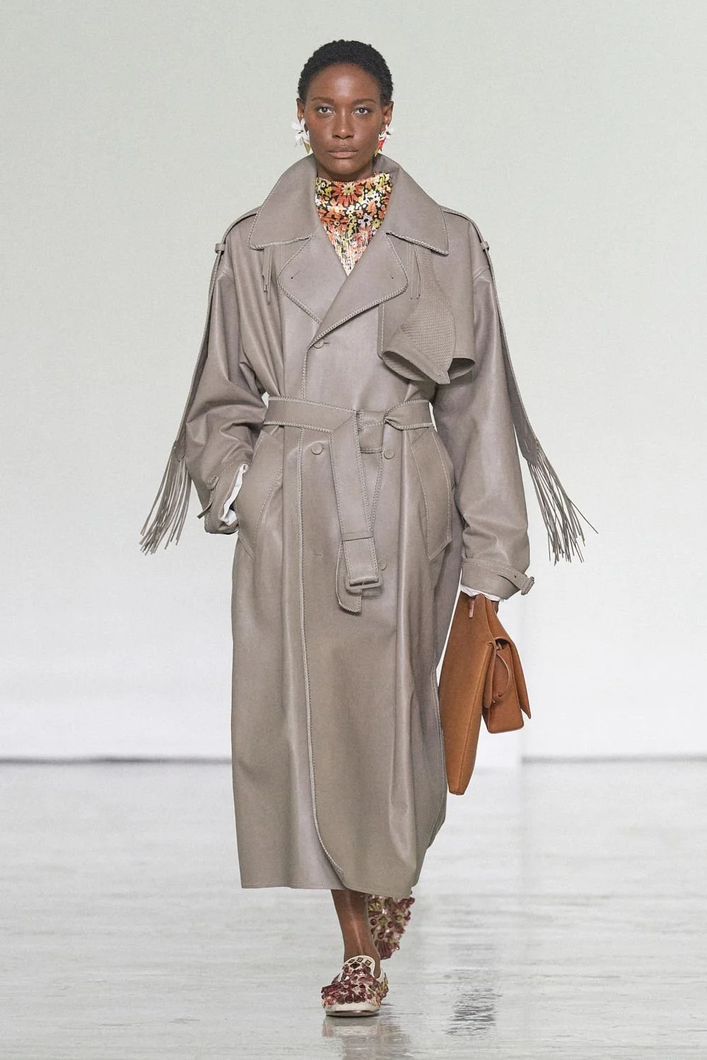 bottega-veneta-spring-2027-ready-to-wear-look-19.jpg