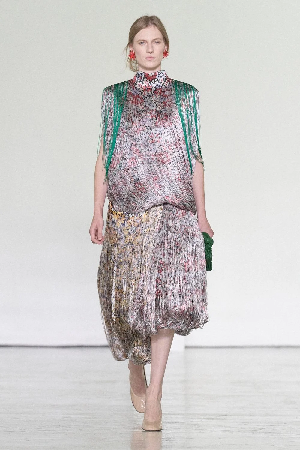 bottega-veneta-spring-2027-ready-to-wear-look-20.jpg