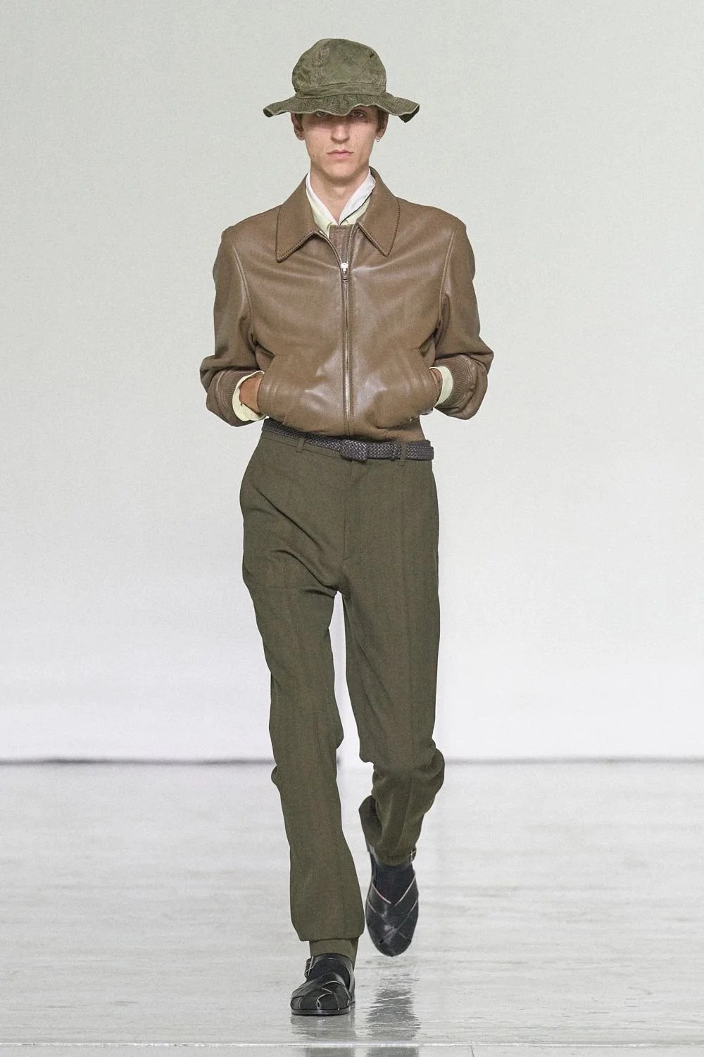 bottega-veneta-spring-2027-ready-to-wear-look-22.jpg