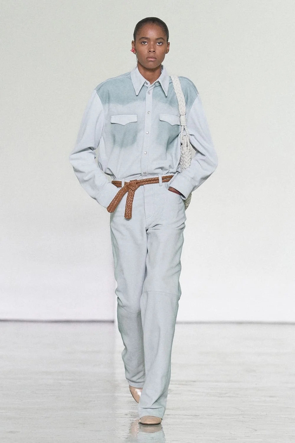 bottega-veneta-spring-2027-ready-to-wear-look-24.jpg