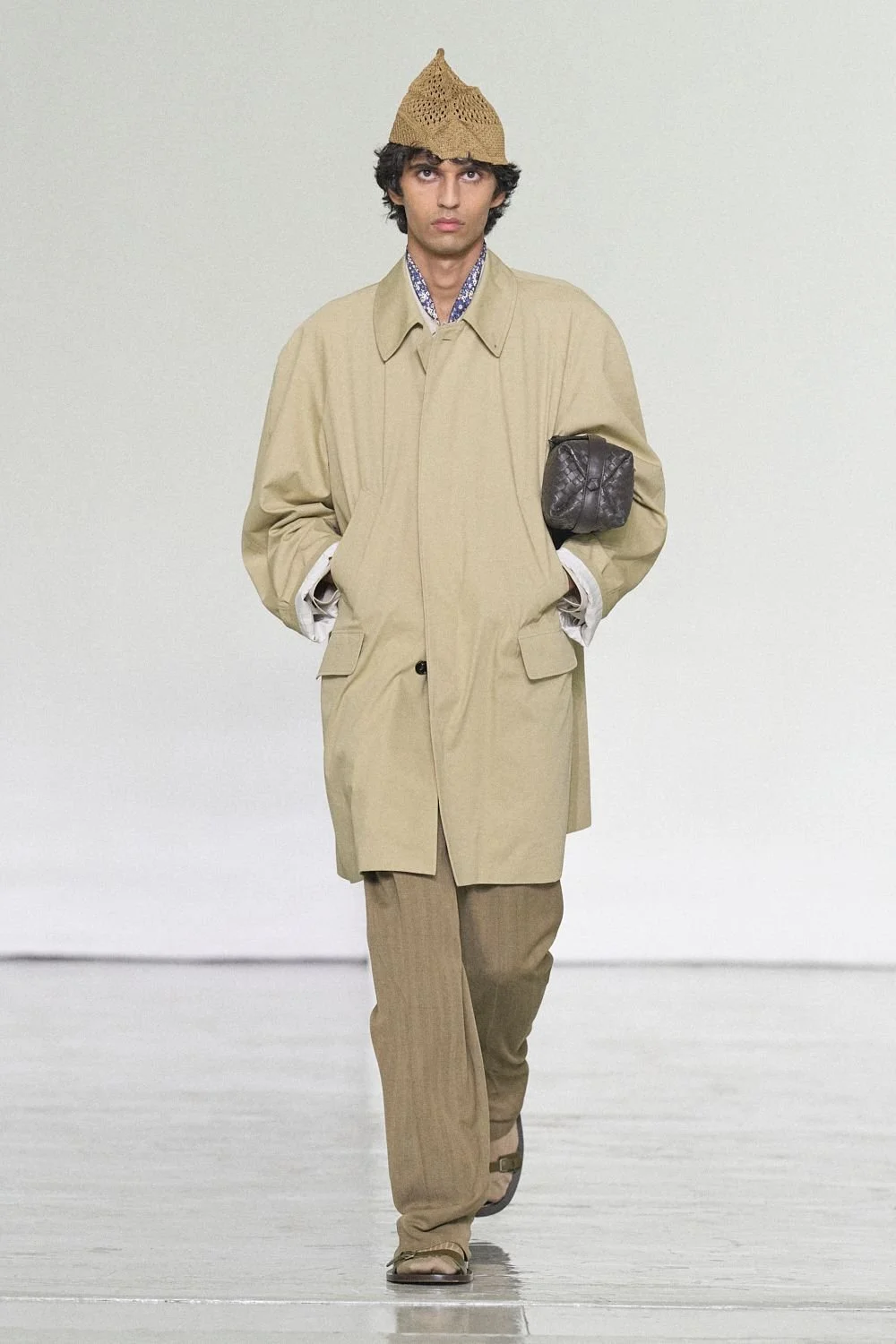 bottega-veneta-spring-2027-ready-to-wear-look-25.jpg
