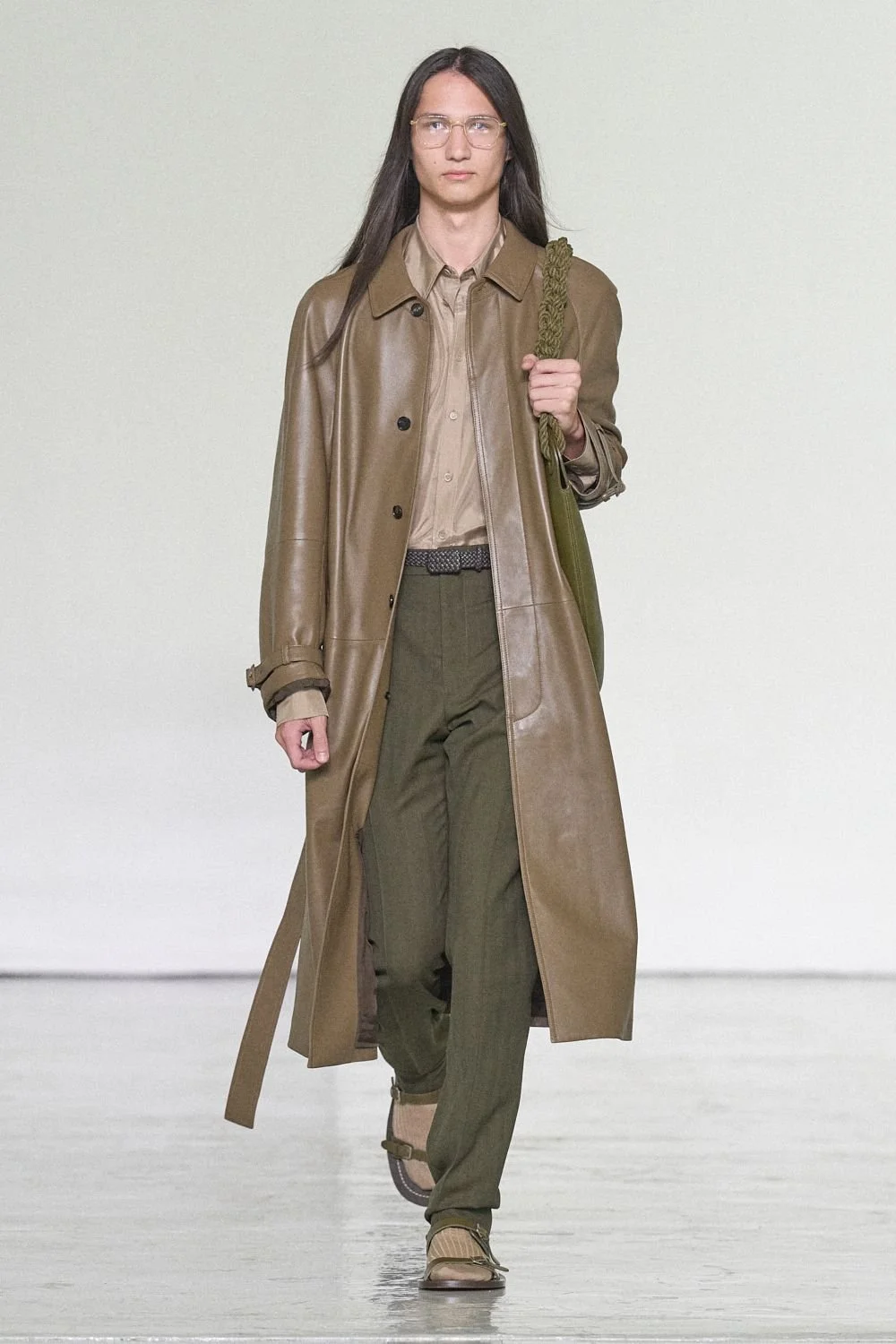 bottega-veneta-spring-2027-ready-to-wear-look-26.jpg