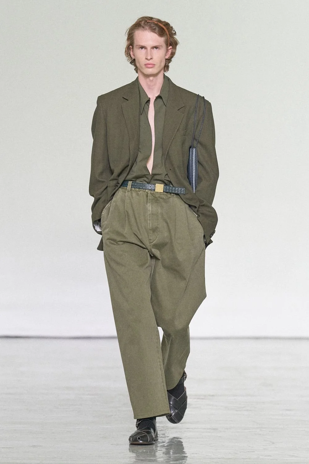 bottega-veneta-spring-2027-ready-to-wear-look-27.jpg