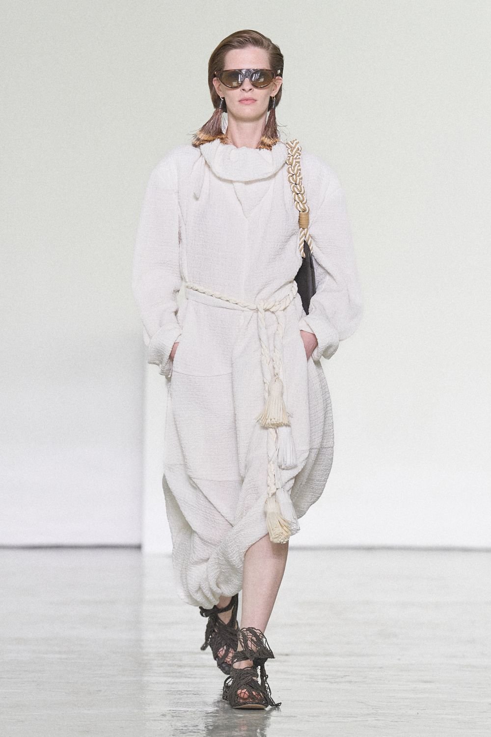 bottega-veneta-spring-2027-ready-to-wear-look-32.jpg