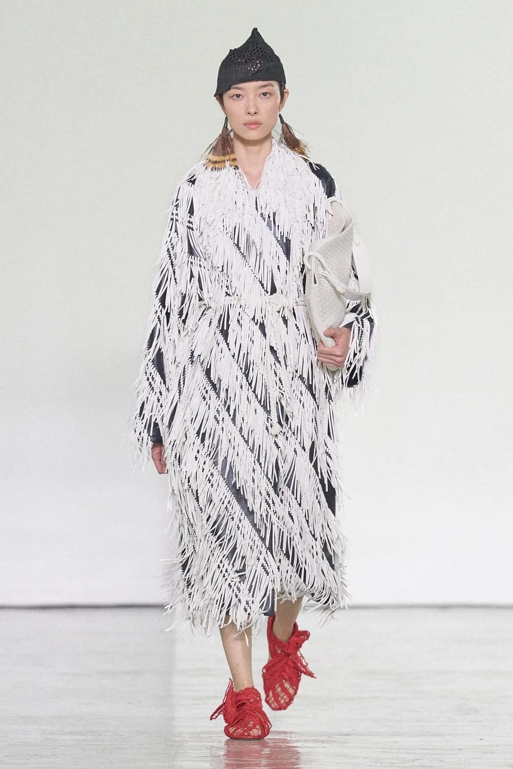 bottega-veneta-spring-2027-ready-to-wear-look-35.jpg
