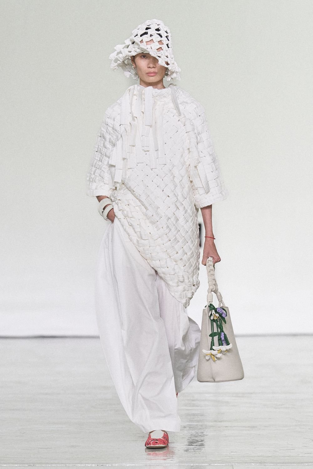 bottega-veneta-spring-2027-ready-to-wear-look-39.jpg