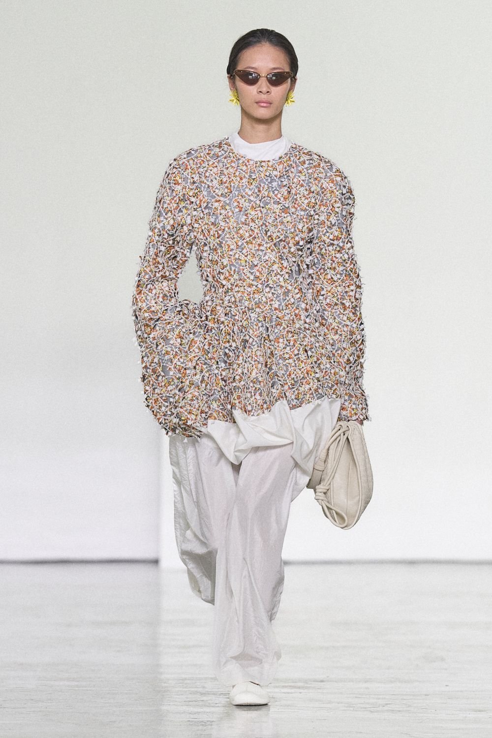bottega-veneta-spring-2027-ready-to-wear-look-40.jpg