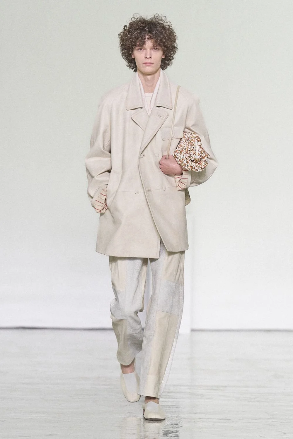bottega-veneta-spring-2027-ready-to-wear-look-41.jpg