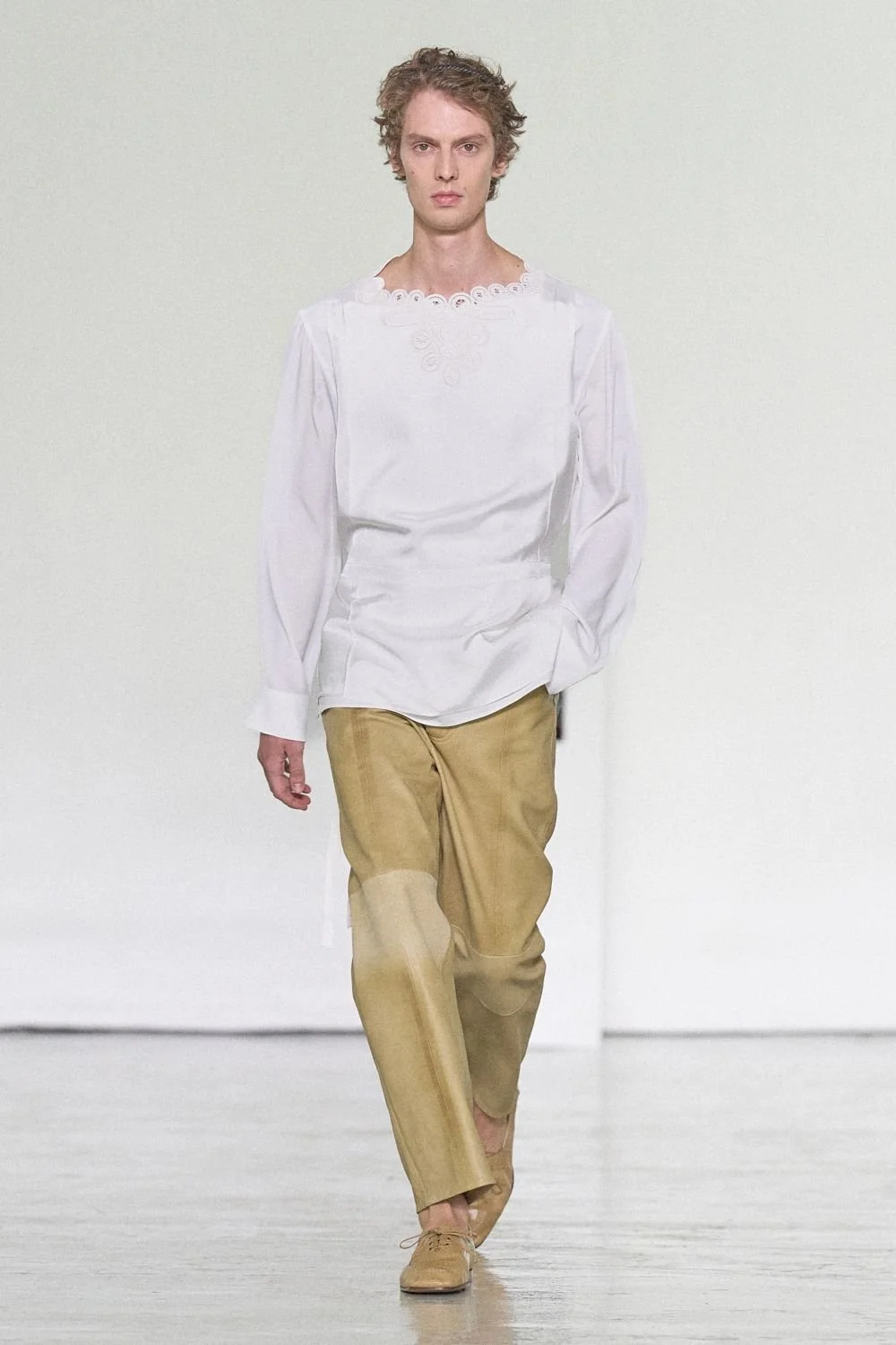 bottega-veneta-spring-2027-ready-to-wear-look-42.jpg