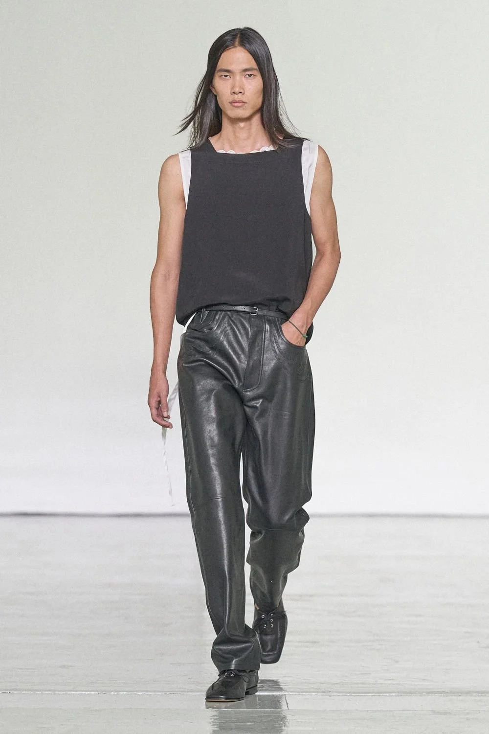 bottega-veneta-spring-2027-ready-to-wear-look-43.jpg