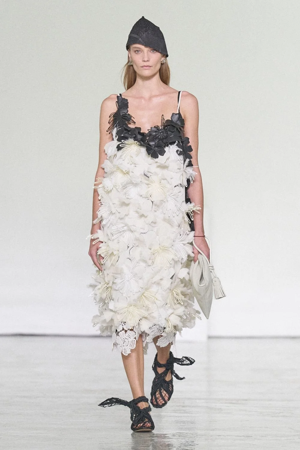 bottega-veneta-spring-2027-ready-to-wear-look-44.jpg