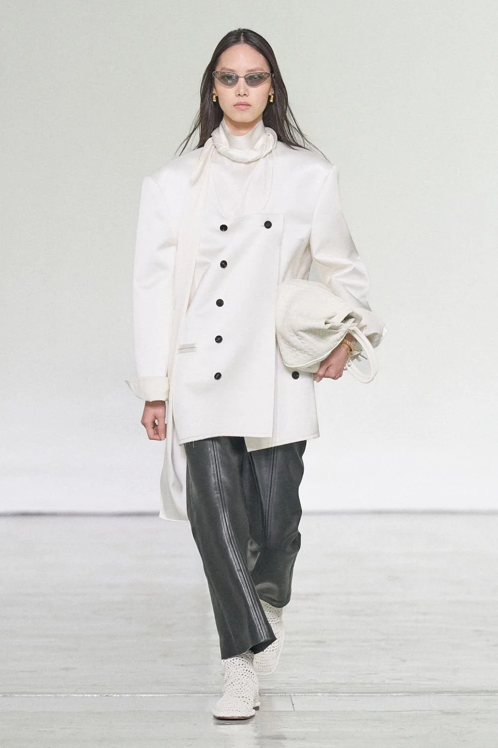bottega-veneta-spring-2027-ready-to-wear-look-46.jpg