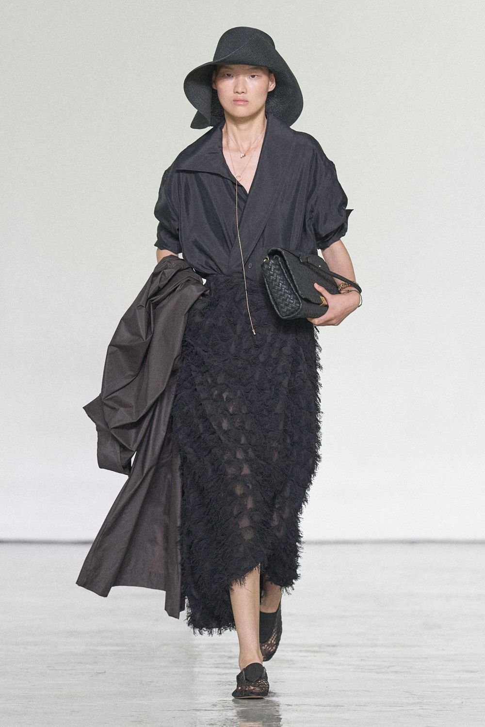 bottega-veneta-spring-2027-ready-to-wear-look-49.jpg