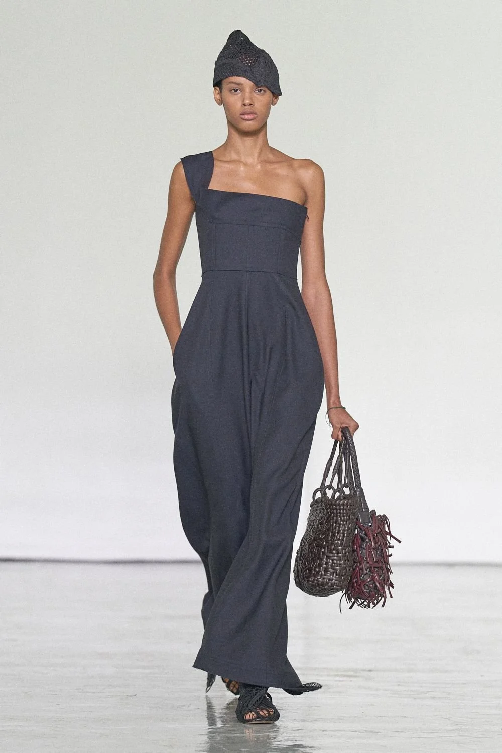 bottega-veneta-spring-2027-ready-to-wear-look-50.jpg