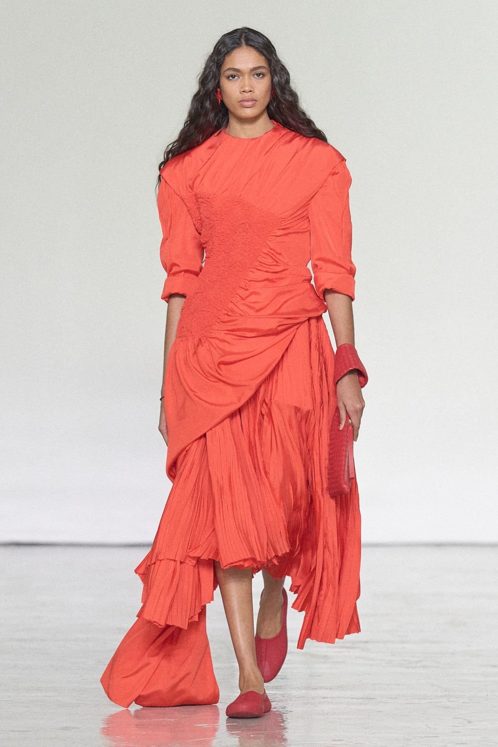 bottega-veneta-spring-2027-ready-to-wear-look-55.jpg