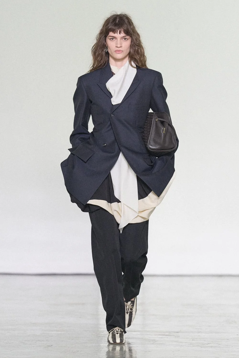 bottega-veneta-spring-2027-ready-to-wear-look-58.jpg