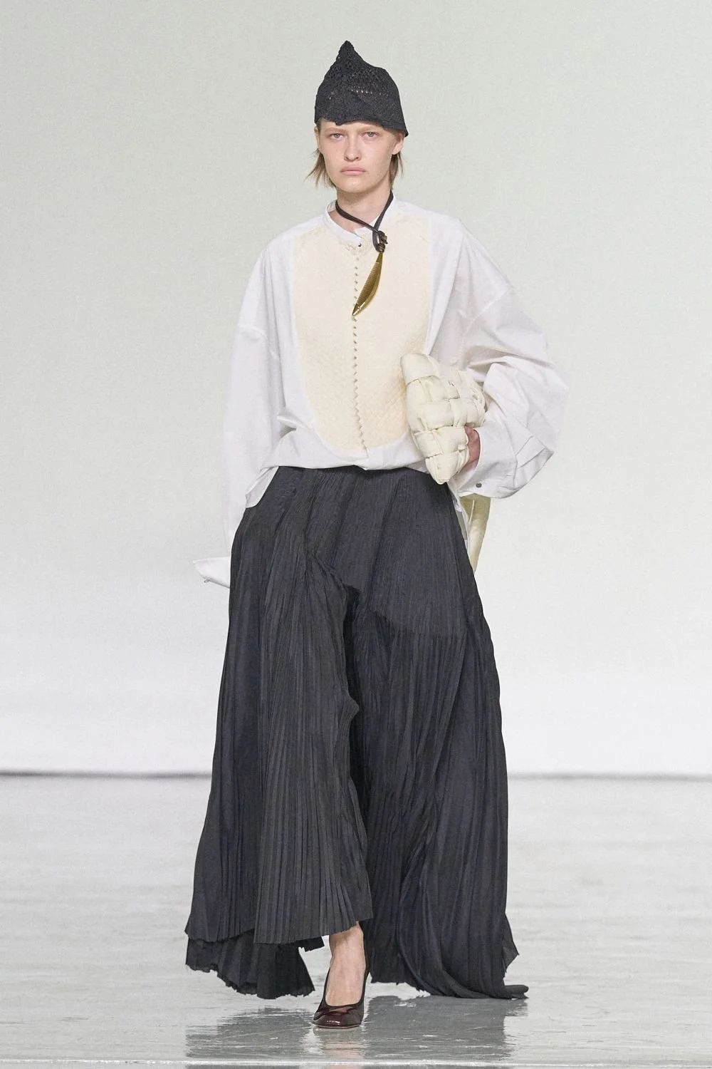 bottega-veneta-spring-2027-ready-to-wear-look-61.jpg